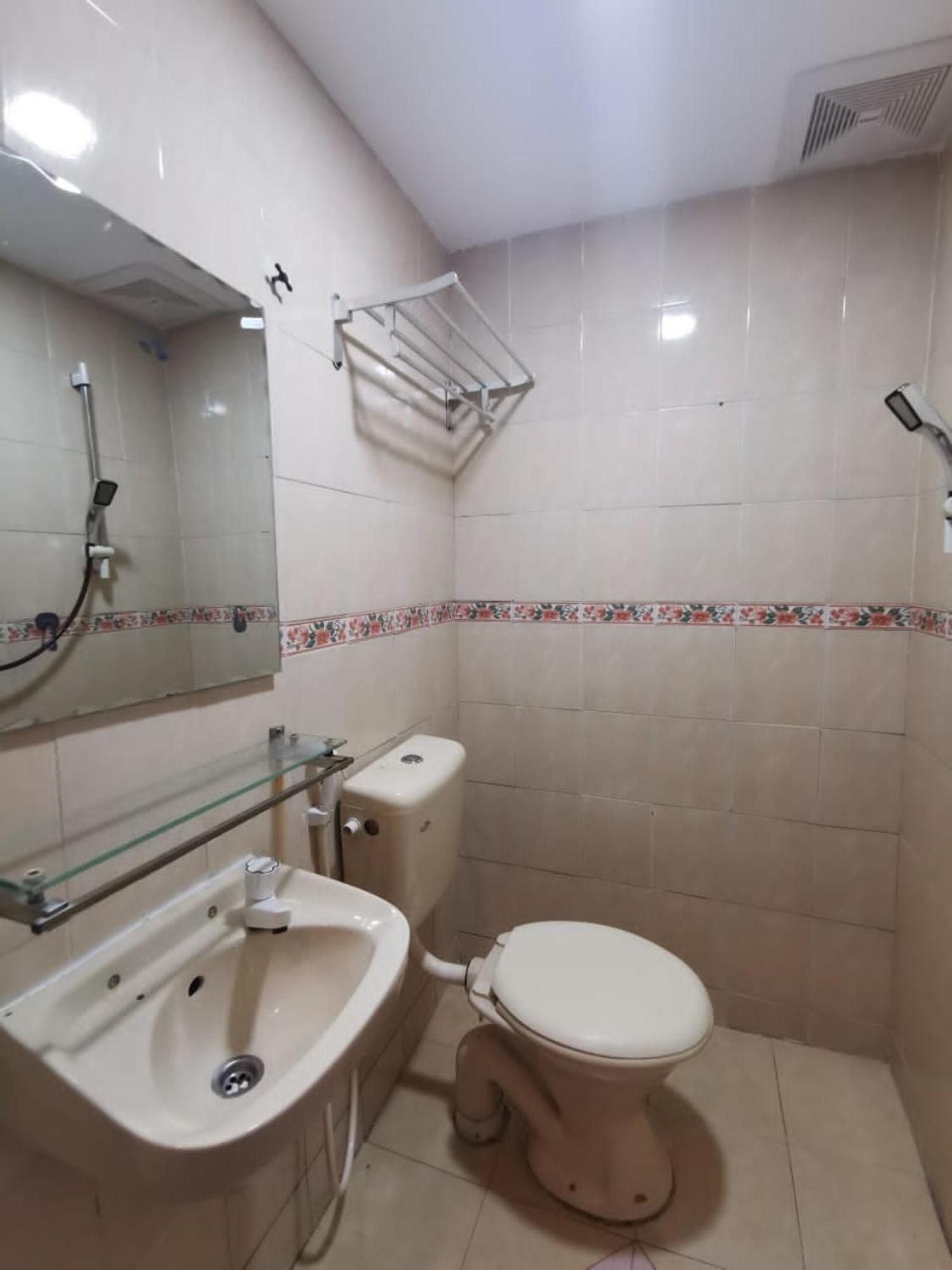 Super Oyo 90086 My Seven Days Inn جوهر بهرو المظهر الخارجي الصورة