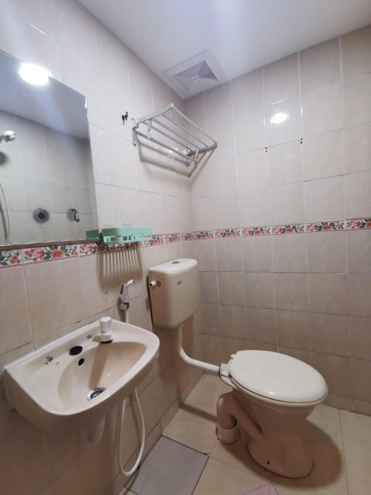 Super Oyo 90086 My Seven Days Inn جوهر بهرو المظهر الخارجي الصورة
